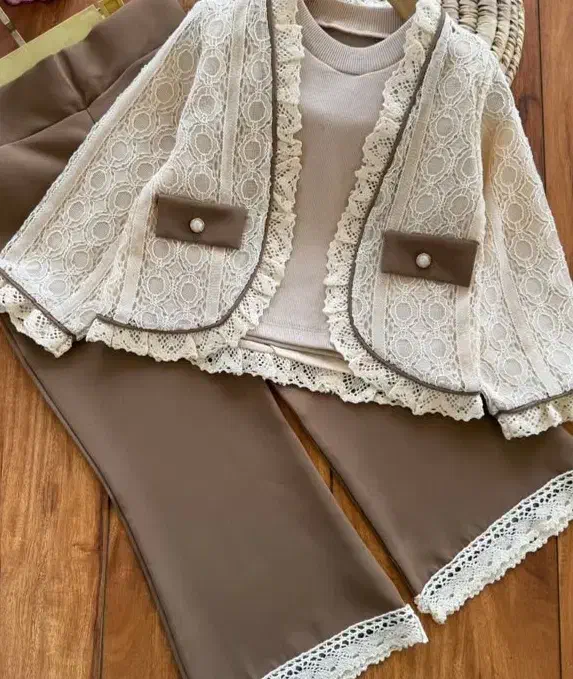 خیاطی|لباس|تربت جام, نظامی|دیوار