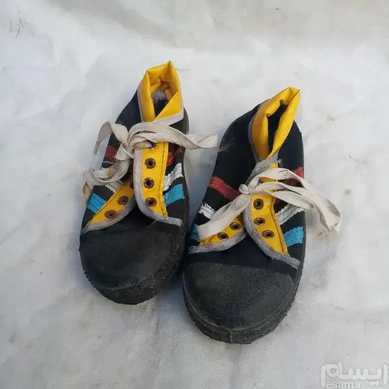 لباس کهنه توجه|کفش و لباس بچه|شیرگاه, |دیوار