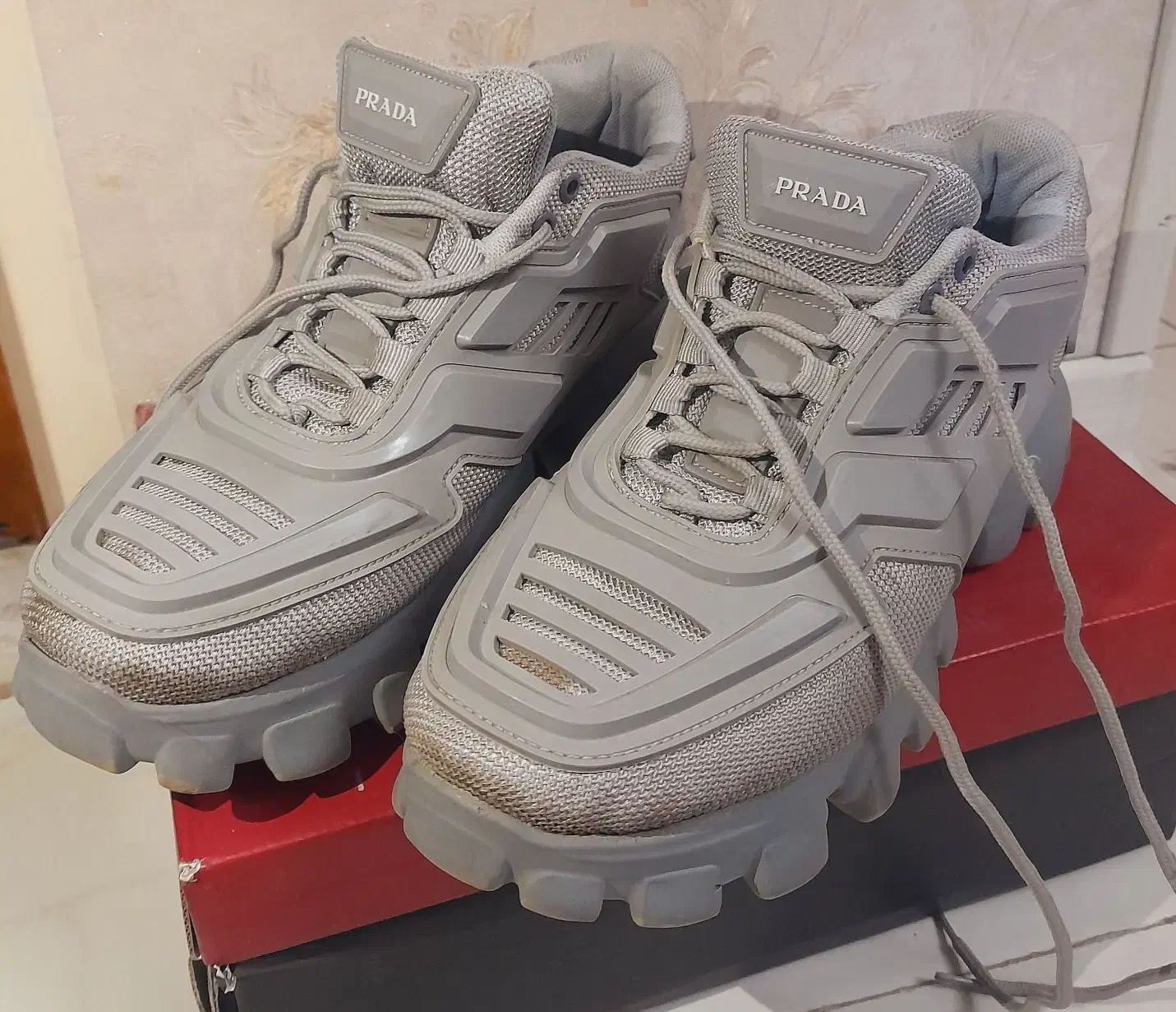 کفش PRADA|کیف، کفش، کمربند|اصفهان, صدف|دیوار