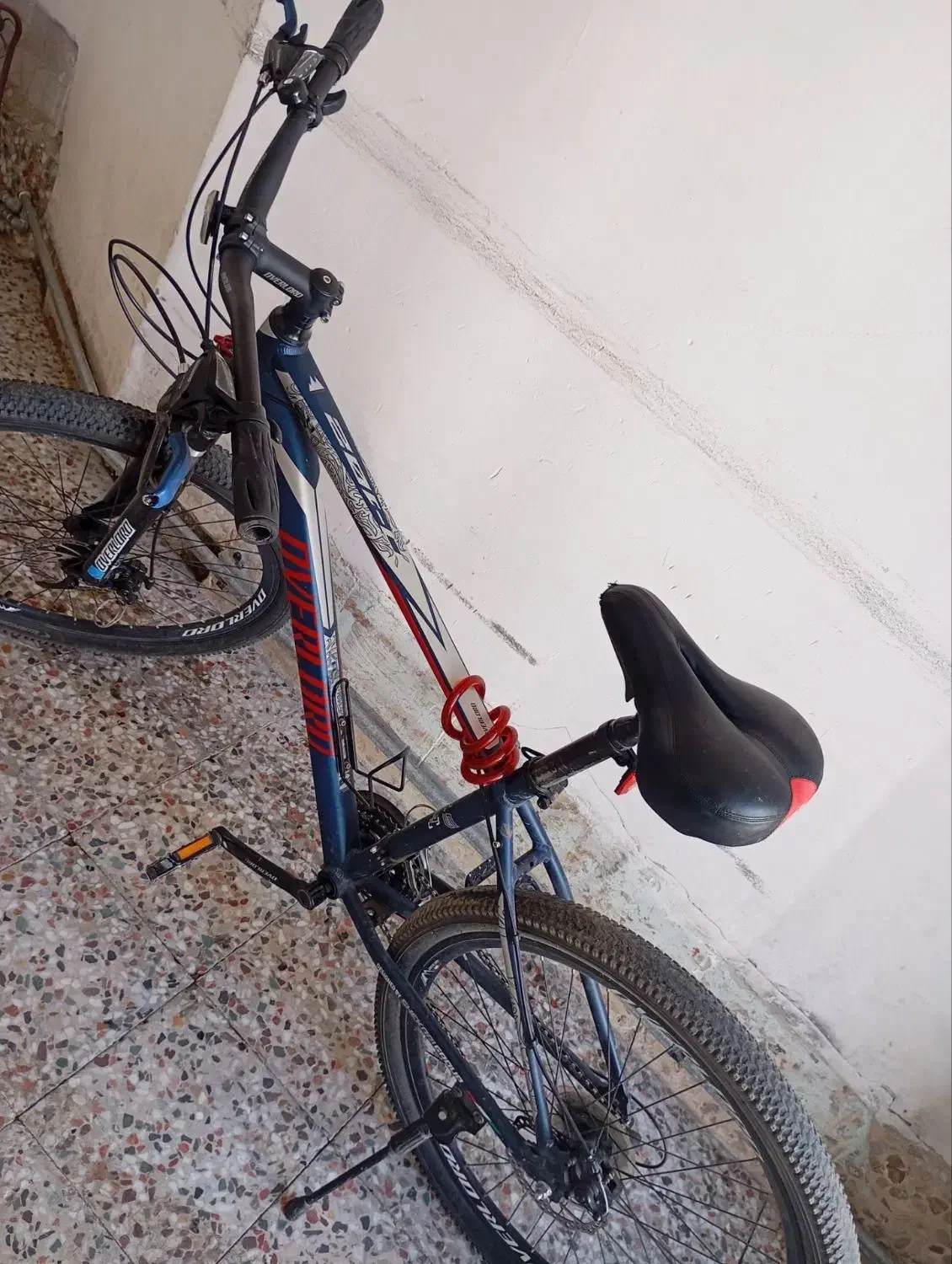 چرخ|دوچرخه، اسکیت، اسکوتر|بروجن, |دیوار