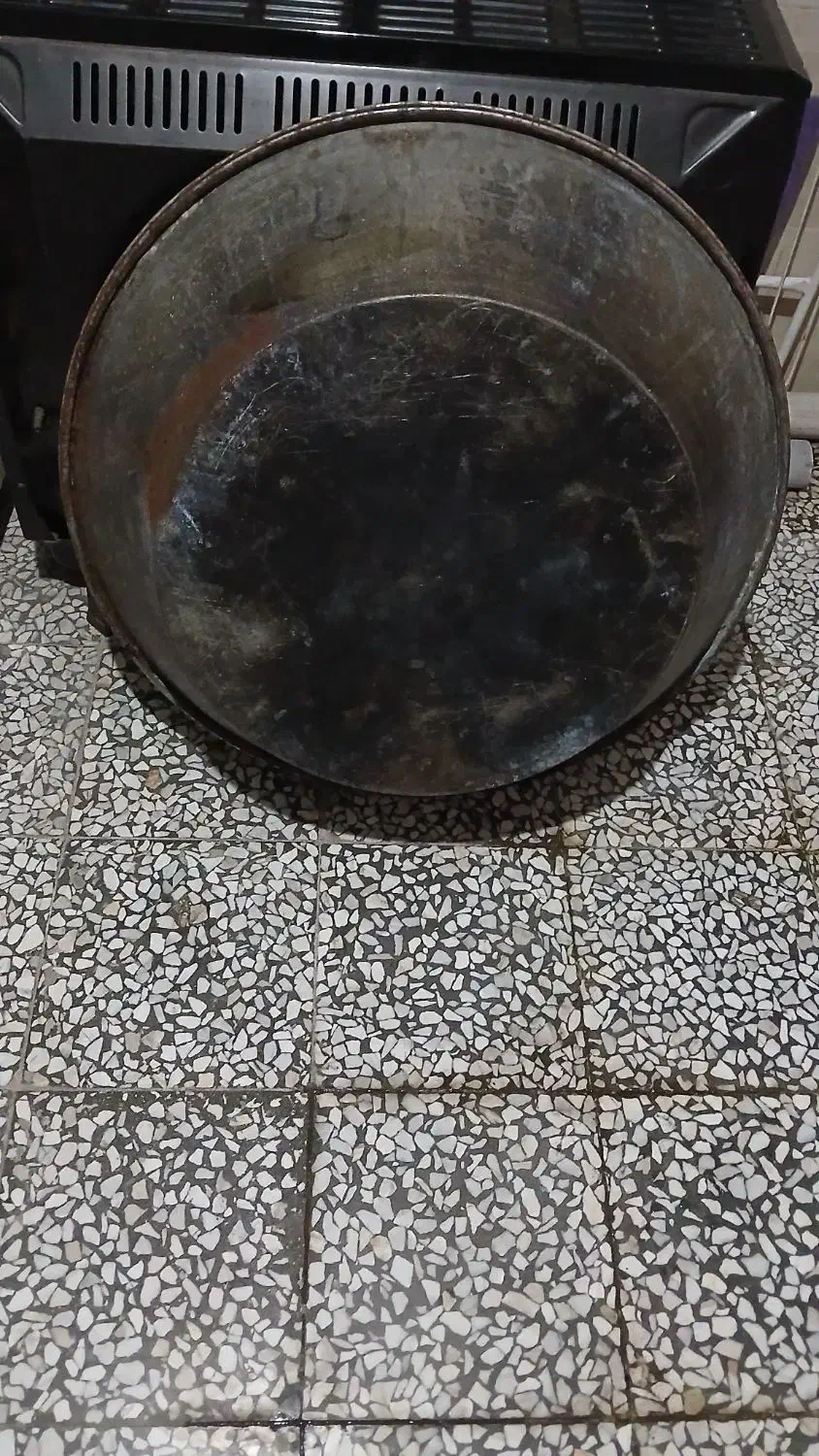 تشت بزرگ اهنی مخصوص پختن رب انارسیاه|ظروف پخت‌وپز|رشت, اسماعیل آباد|دیوار