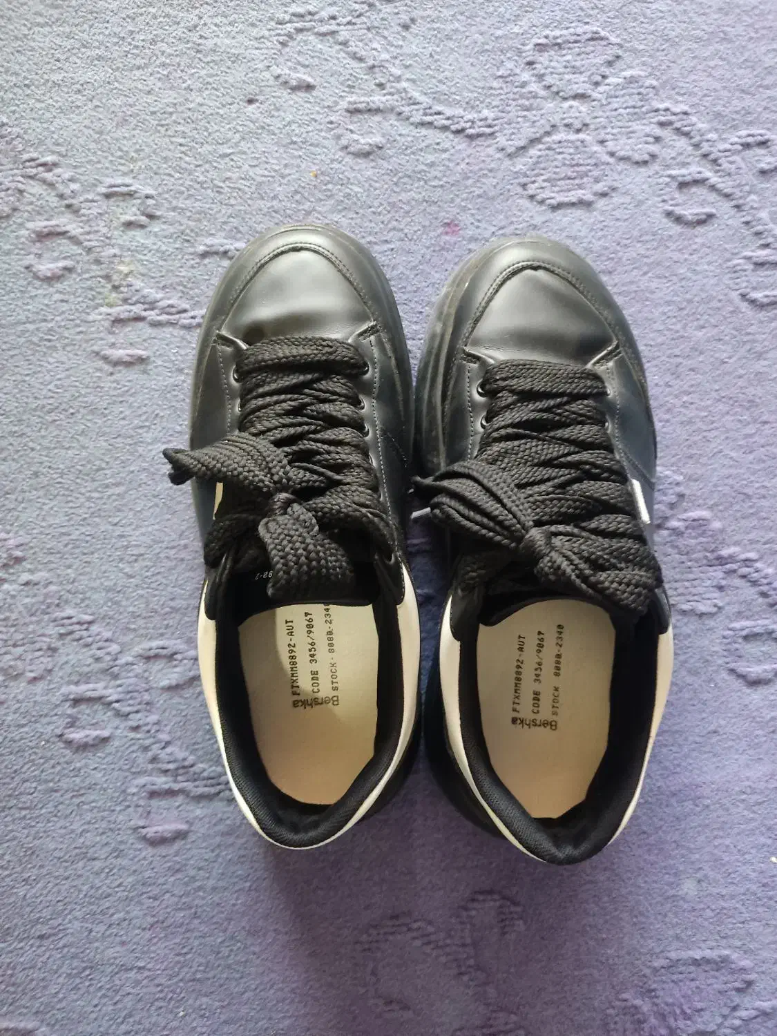 کفش|کیف، کفش، کمربند|لیکک, |دیوار