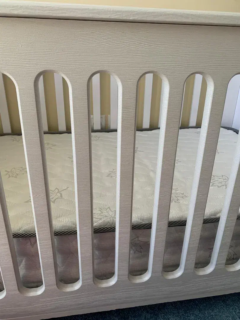 تخت نوزادی|تخت و صندلی بچه|شاهینشهر, حافظ شمالی|دیوار