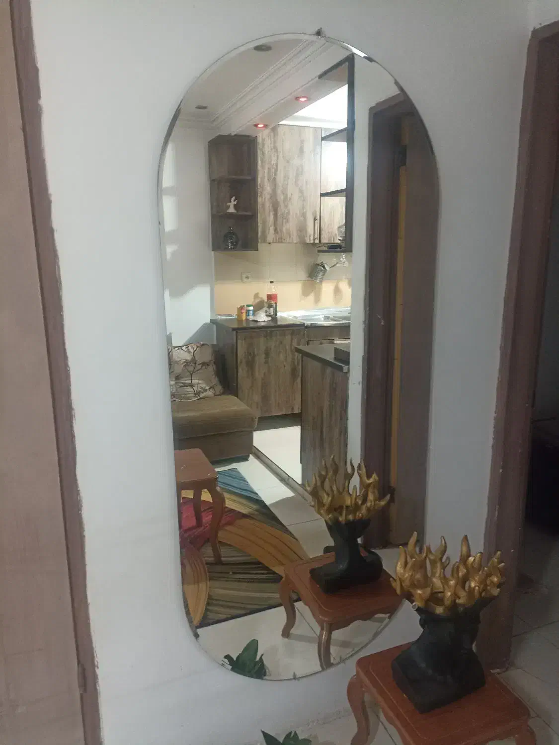 آیینه ایستاده|آینه|شهریار, شهریار|دیوار