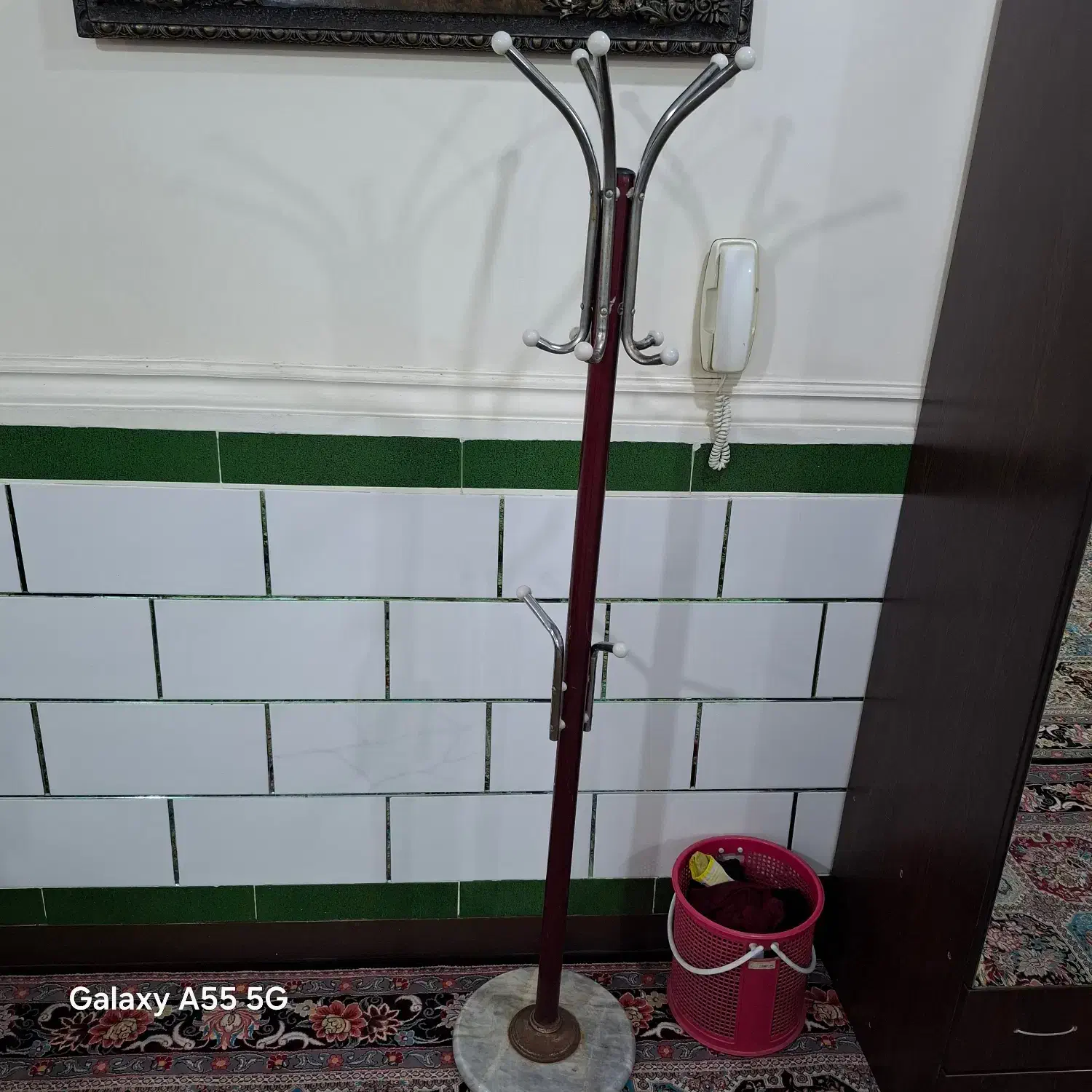 چوب لباسی|بندرخت و رخت‌آویز|اهواز, کمپلو جنوبی|دیوار