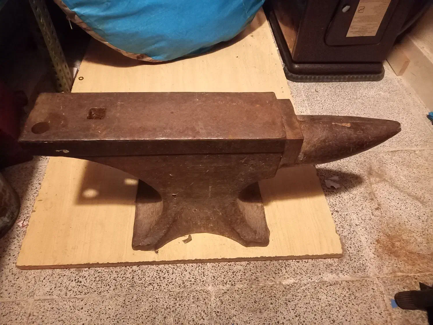 سندان فولاد قدیمی|ابزارآلات|سهند, |دیوار