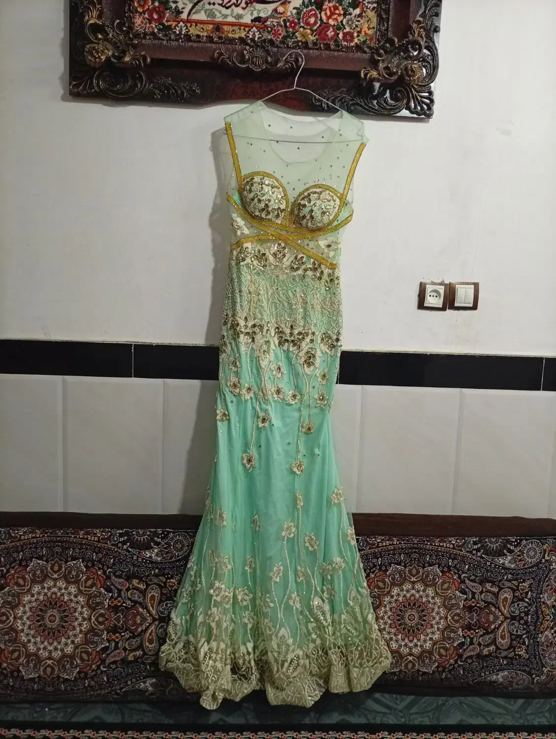 لباس مجلسی|لباس|رباطکریم, الارد|دیوار