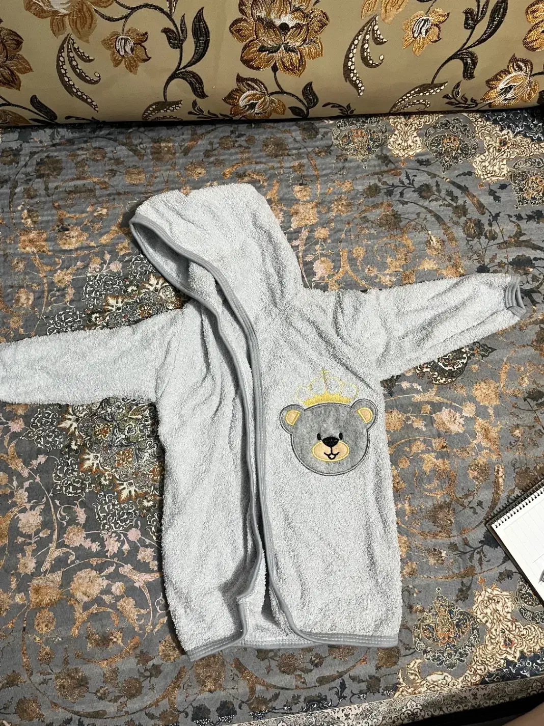 حوله نوزاد|کفش و لباس بچه|مسجد سلیمان, |دیوار