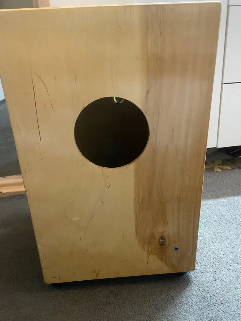 ساز کاخن|درام و پرکاشن|رویان, |دیوار