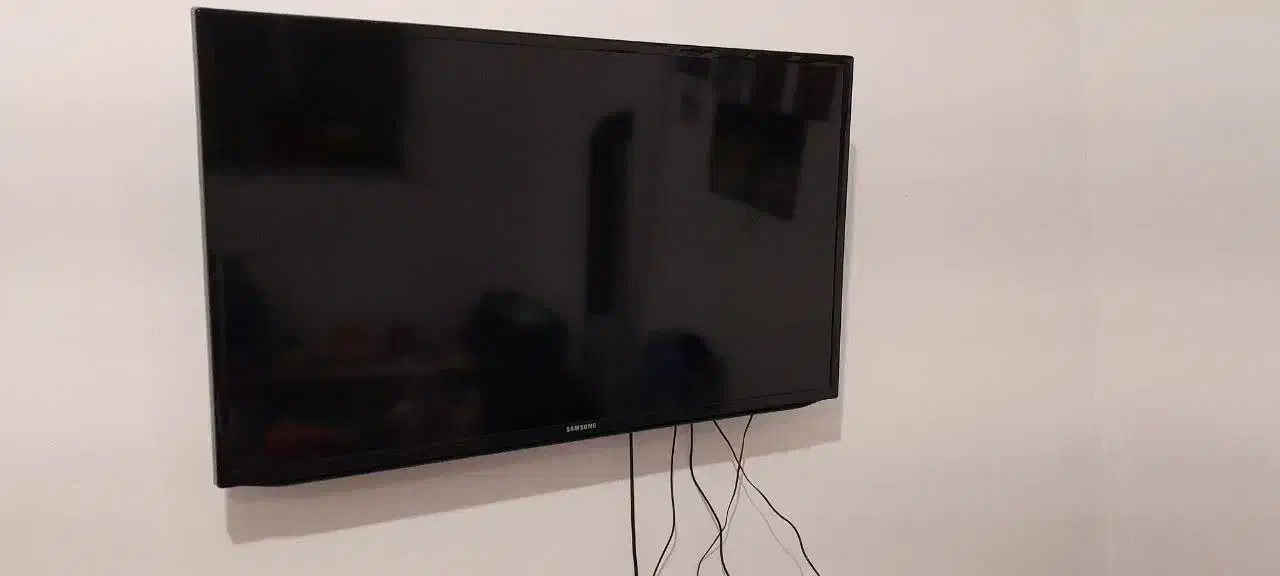 تلویزیون ۴۰ اینچ سامسونگ|تلویزیون و پروژکتور|مهاباد (آذربایجان غربی), |دیوار