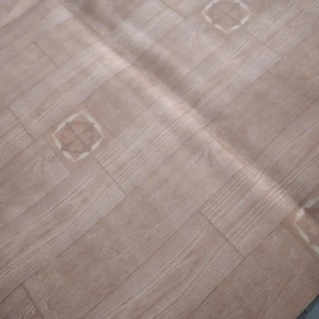 موکت سالم تمیز حدود ۱۱ و۱۲ متر|موکت|فولادشهر, B4|دیوار