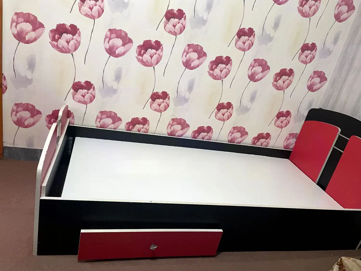 تختخواب تک نفره|تخت و سرویس خواب|لنگرود, |دیوار