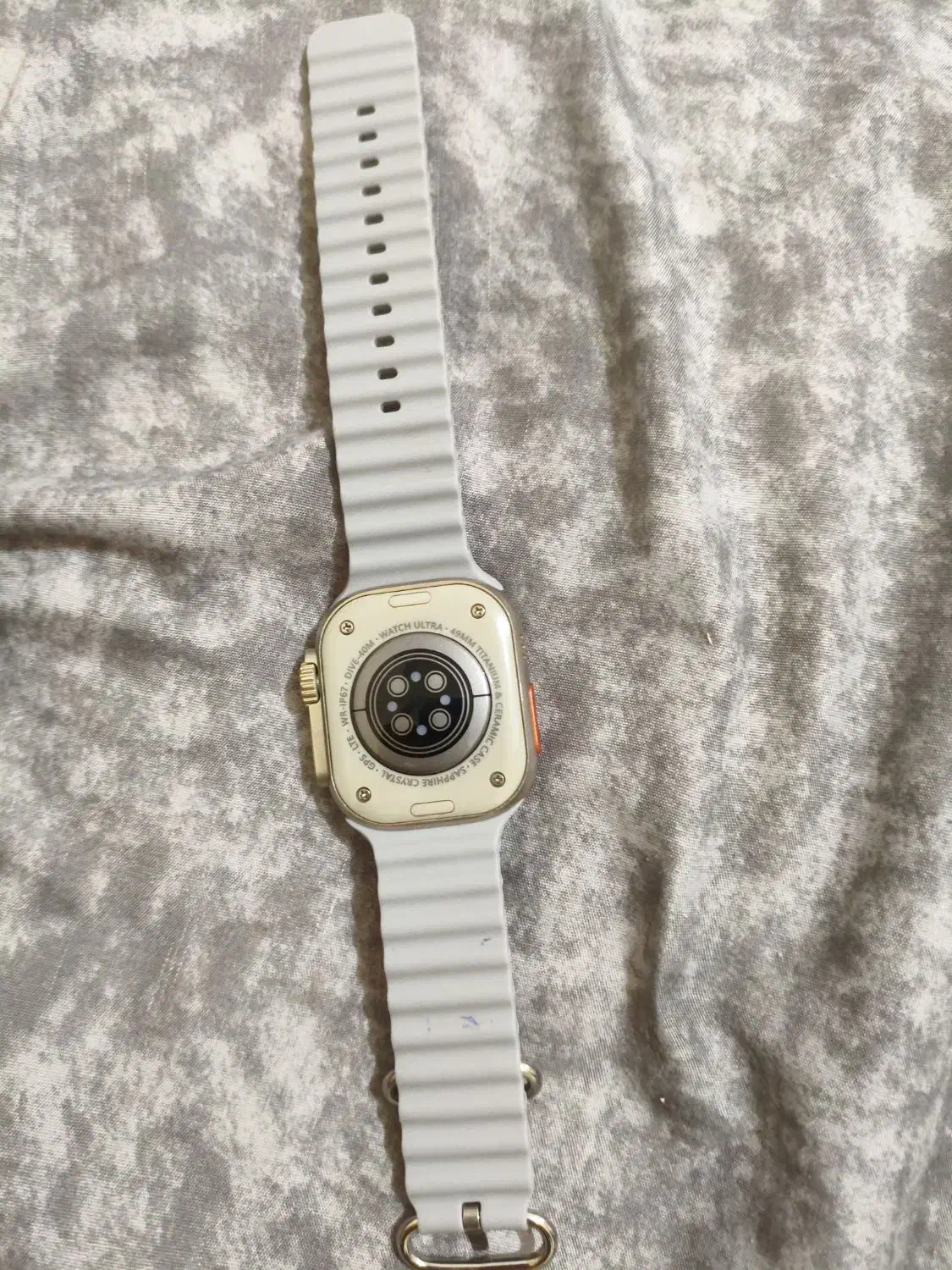 نو خیلی خوب|ساعت|زاینده رود, |دیوار