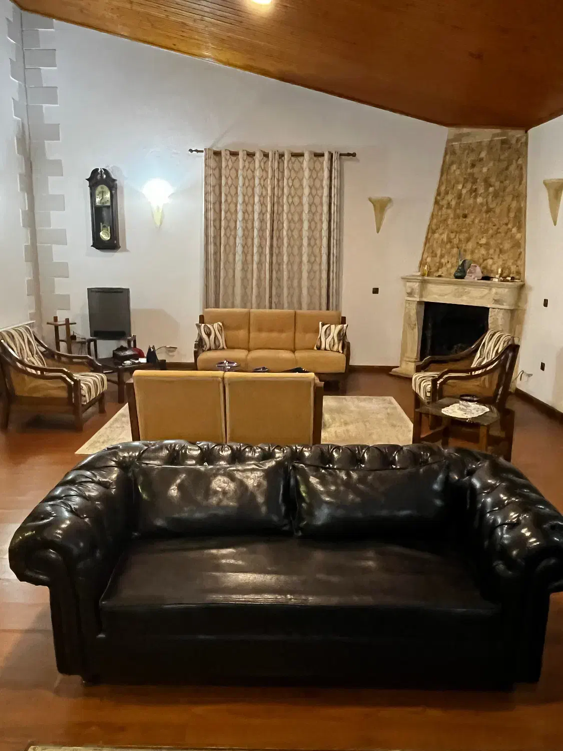 ست مبل چرم و چوب|مبلمان خانگی و میز عسلی|کتالم و سادات شهر, |دیوار