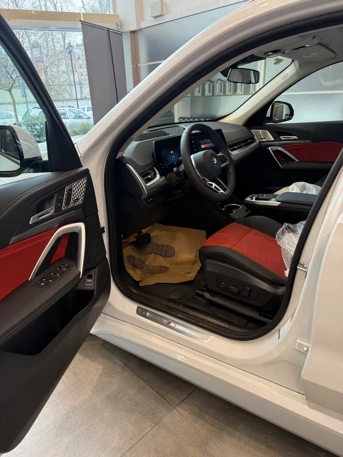 BMW IX1 30L با هارمن و هداپ|خودرو سواری و وانت|تهران, نیاوران|دیوار