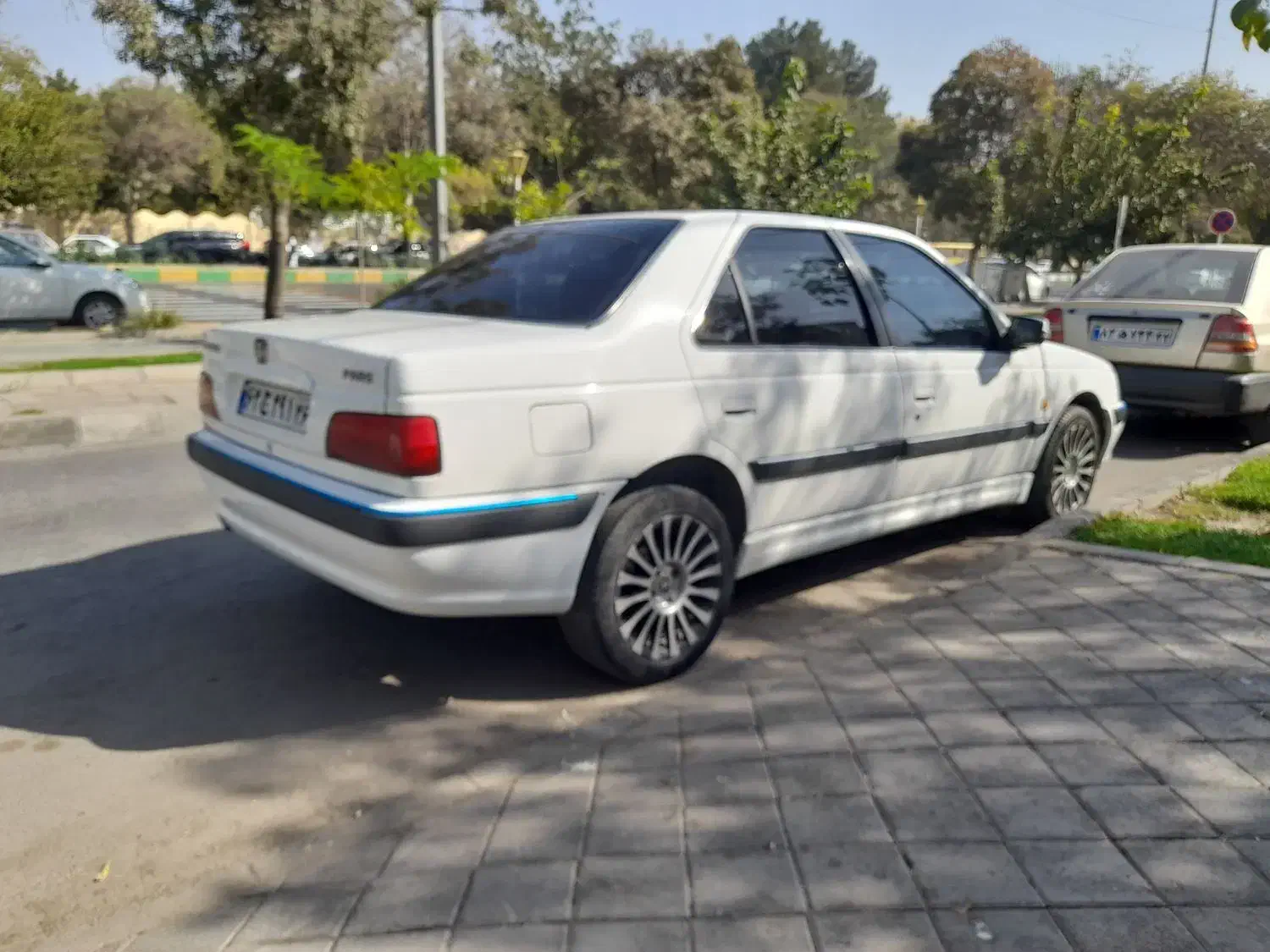 پژو پارس سال مدل ۹۰(نقدواقساط)۲۰ماهه|خودرو سواری و وانت|مشهد, راه آهن|دیوار