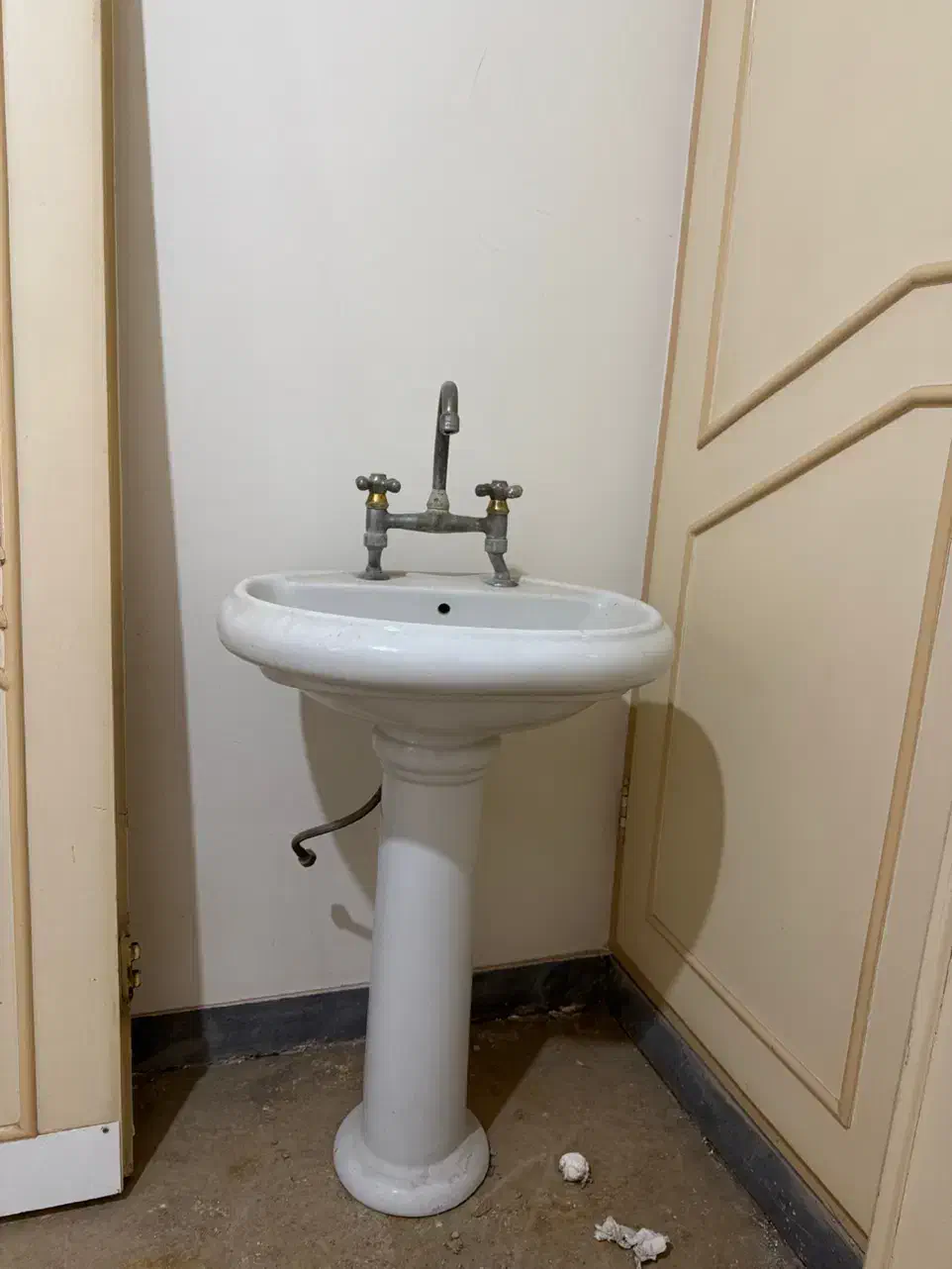 روشویی بهمراه شیر|لوازم سرویس بهداشتی|آمل, |دیوار