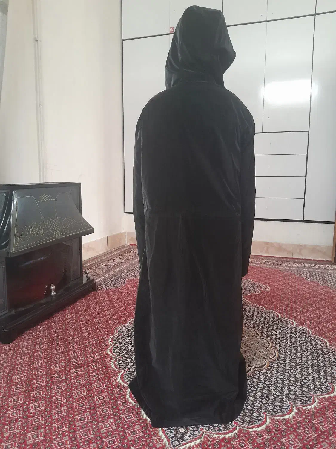 پالتوبارانی|لباس|ازنا, |دیوار