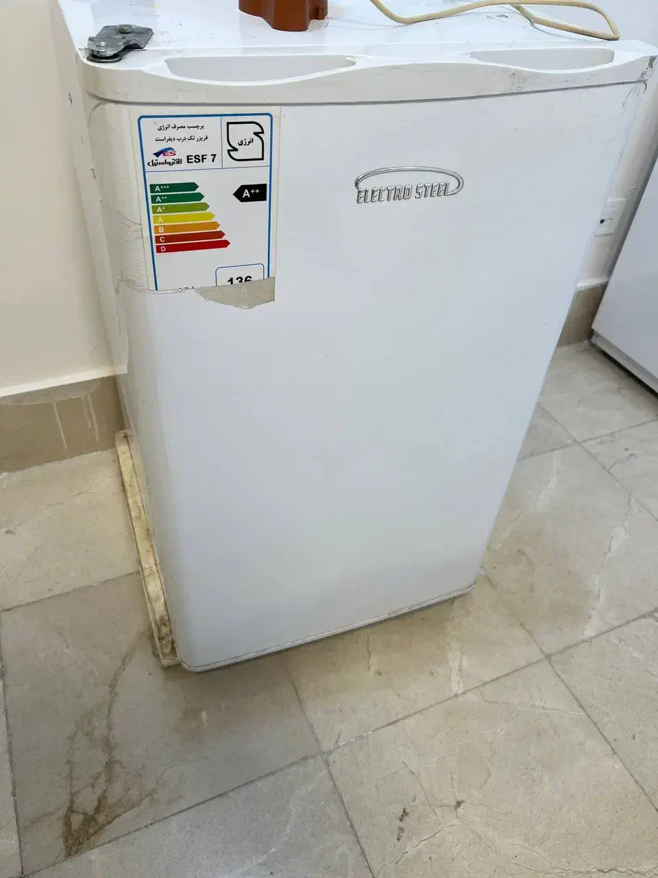 فروش یک میز مدیریت و فریزر|مبلمان اداری|مشهد, امیریه|دیوار