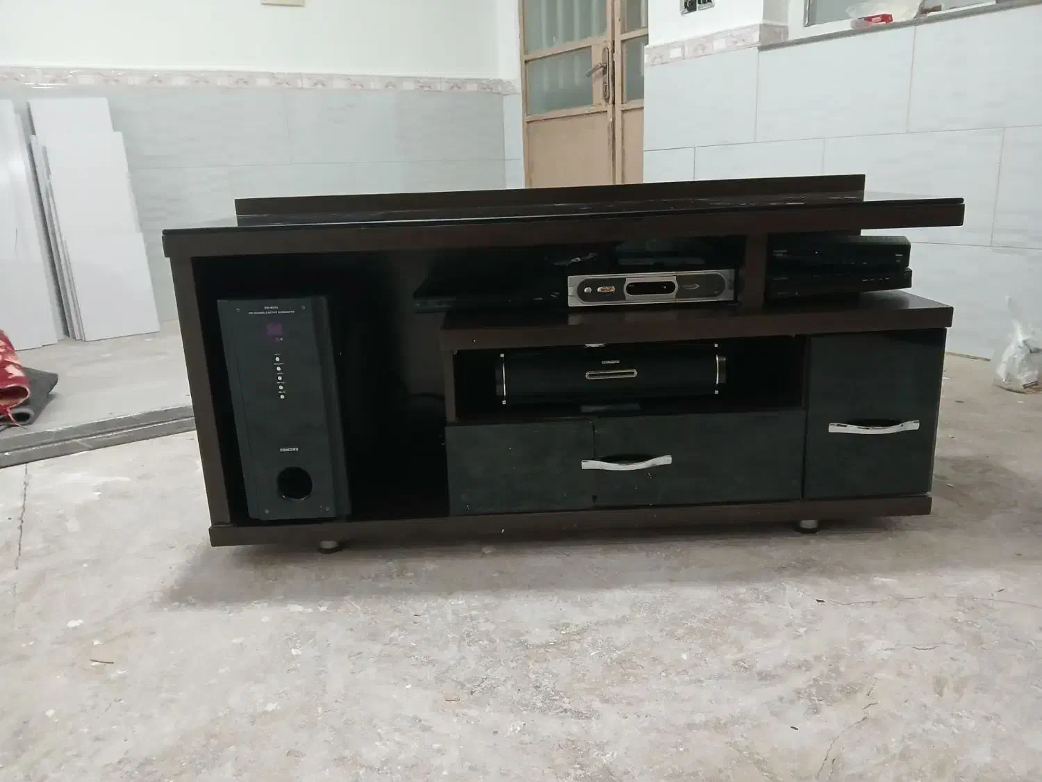 میزتلویزیون|میز تلویزیون|میانه, |دیوار