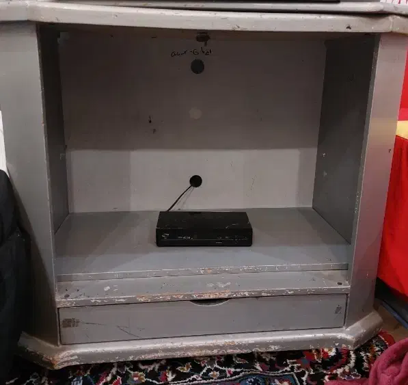 تلویزیون 28 اینچ سونی، میز و پخش کننده|تلویزیون و پروژکتور|زاهدان, |دیوار