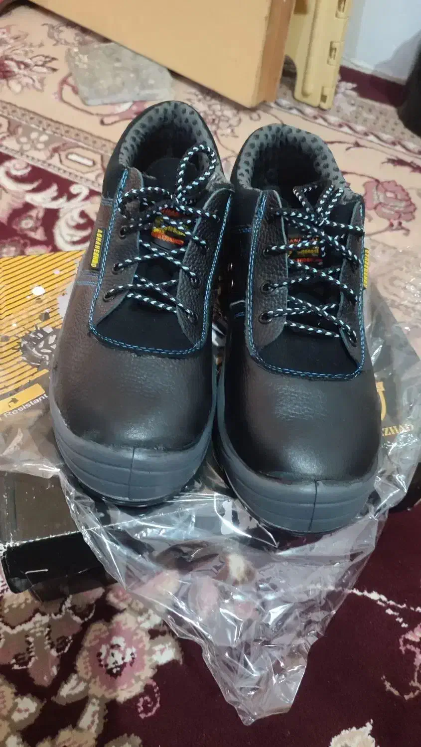 کفش کار کیفیت عالی|کیف، کفش، کمربند|بم, |دیوار