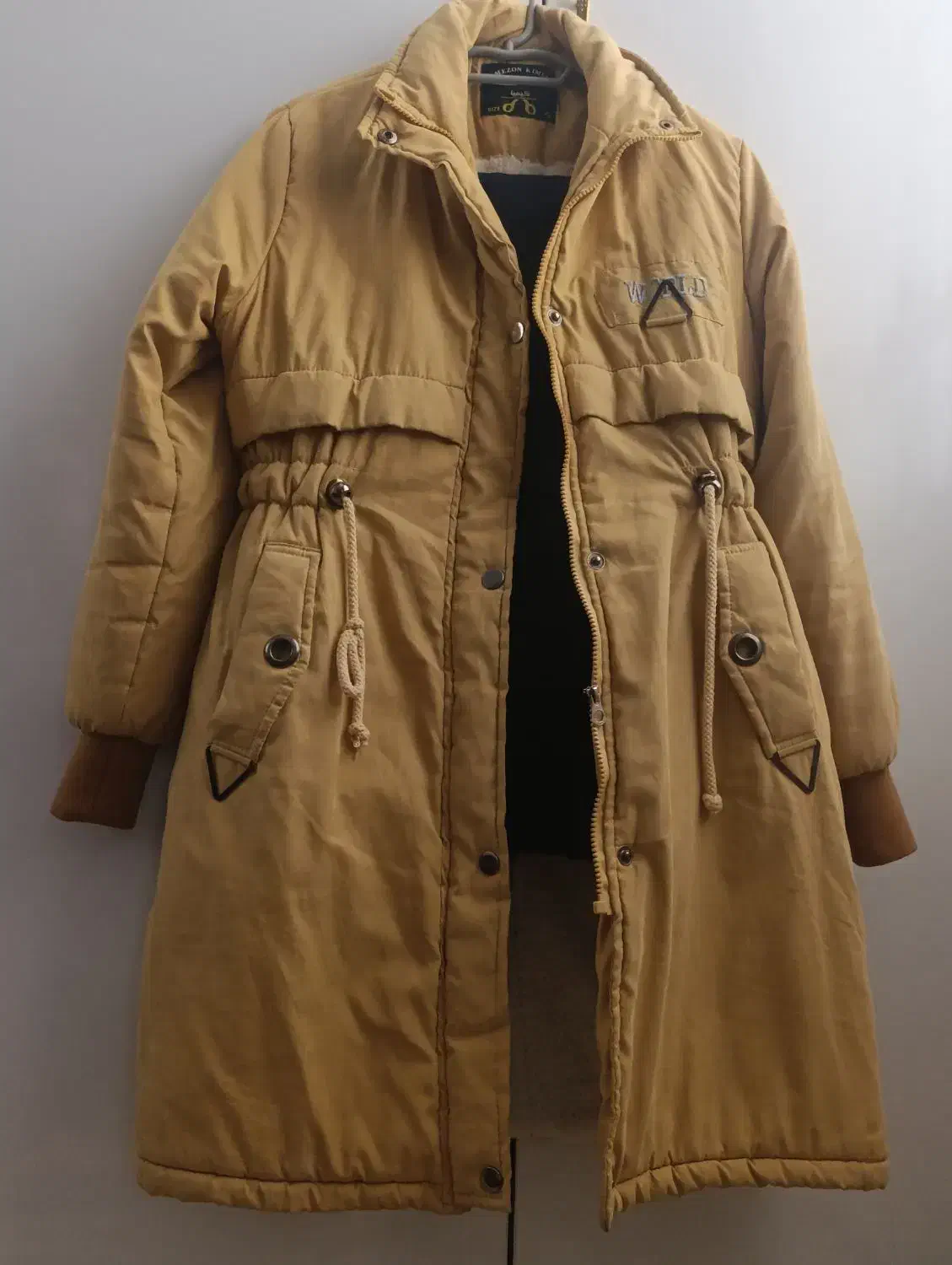 پافر و پالتو|لباس|کبودرآهنگ, |دیوار