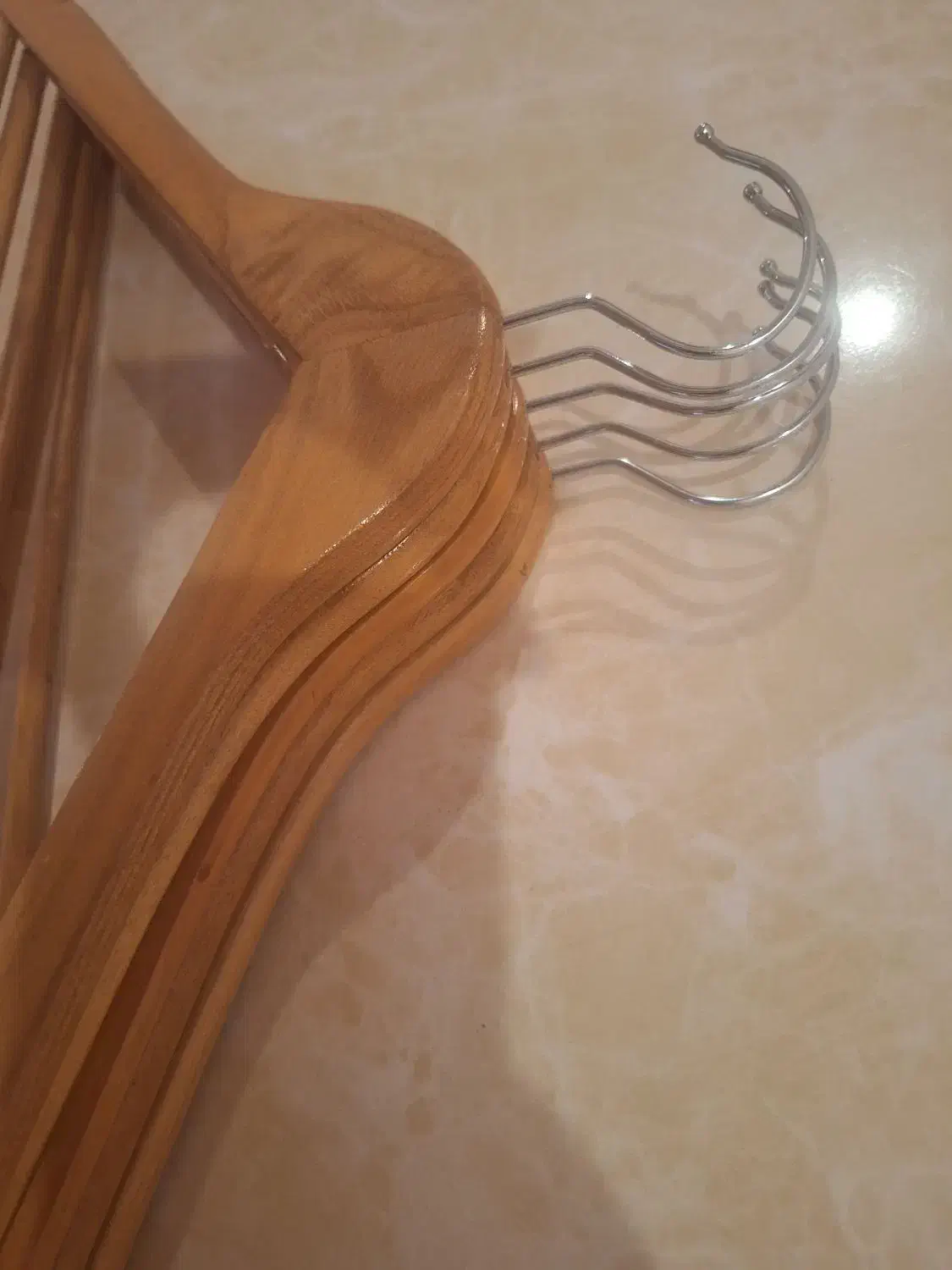 چوب لباسی چوبی وارداتی|بندرخت و رخت‌آویز|پردیس, فاز ۱۱|دیوار