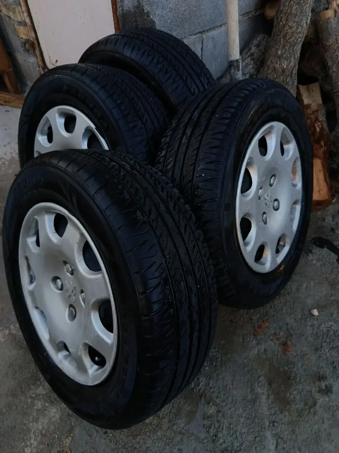 لاستیک فارود|قطعات یدکی و لوازم جانبی|یاسوج, |دیوار