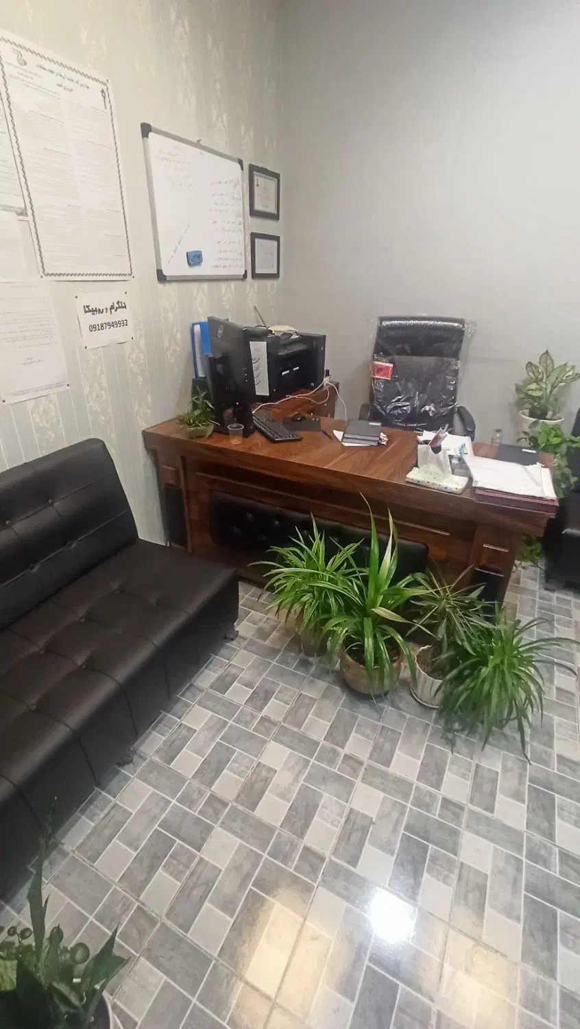 فروش وسایل اداری تکمیل کلا ۱۰۰ میلیون|مبلمان اداری|ایلام, |دیوار