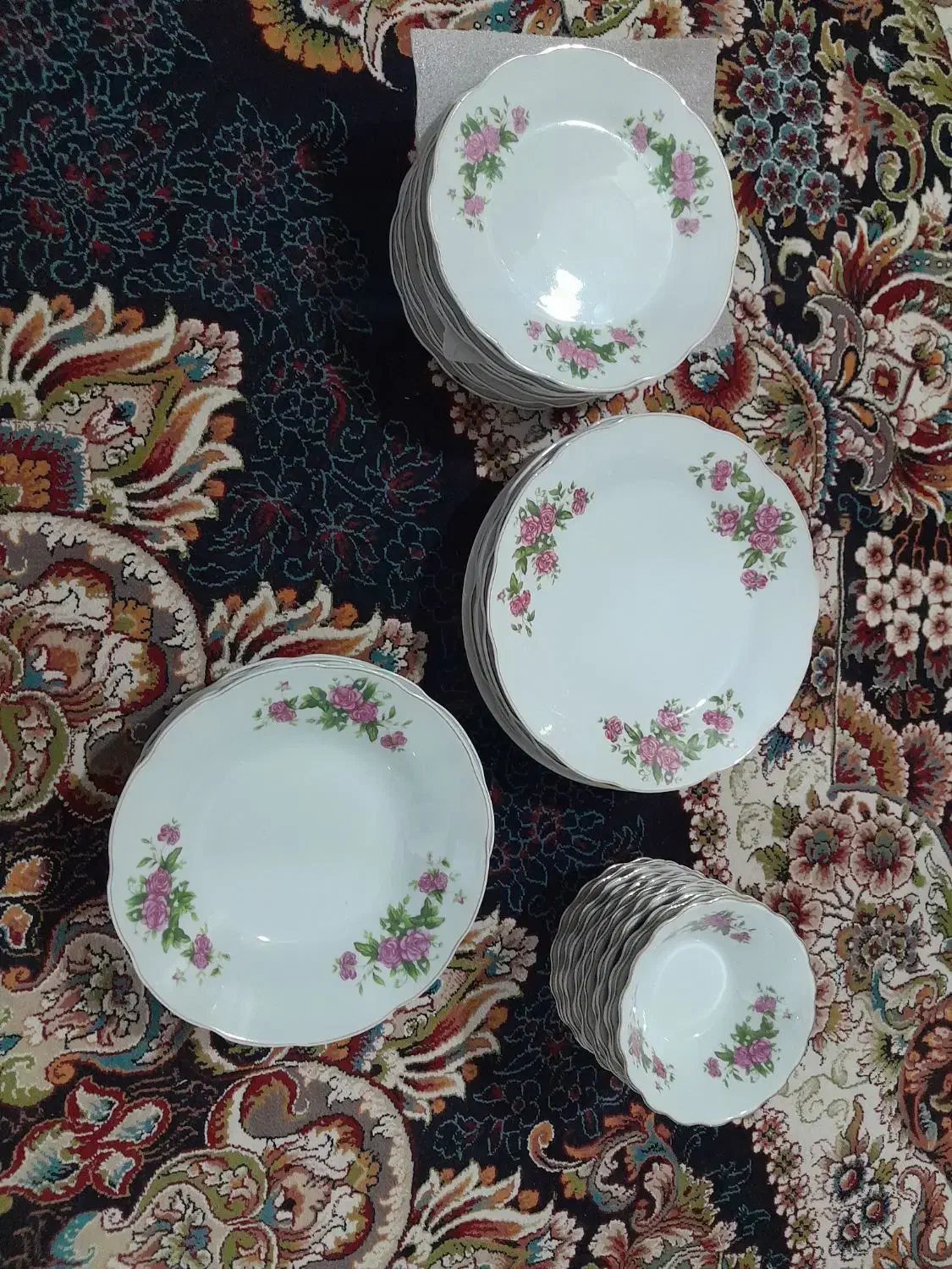 ظروف چینی گل سرخ|ظروف سرو و پذیرایی|بهبهان, |دیوار