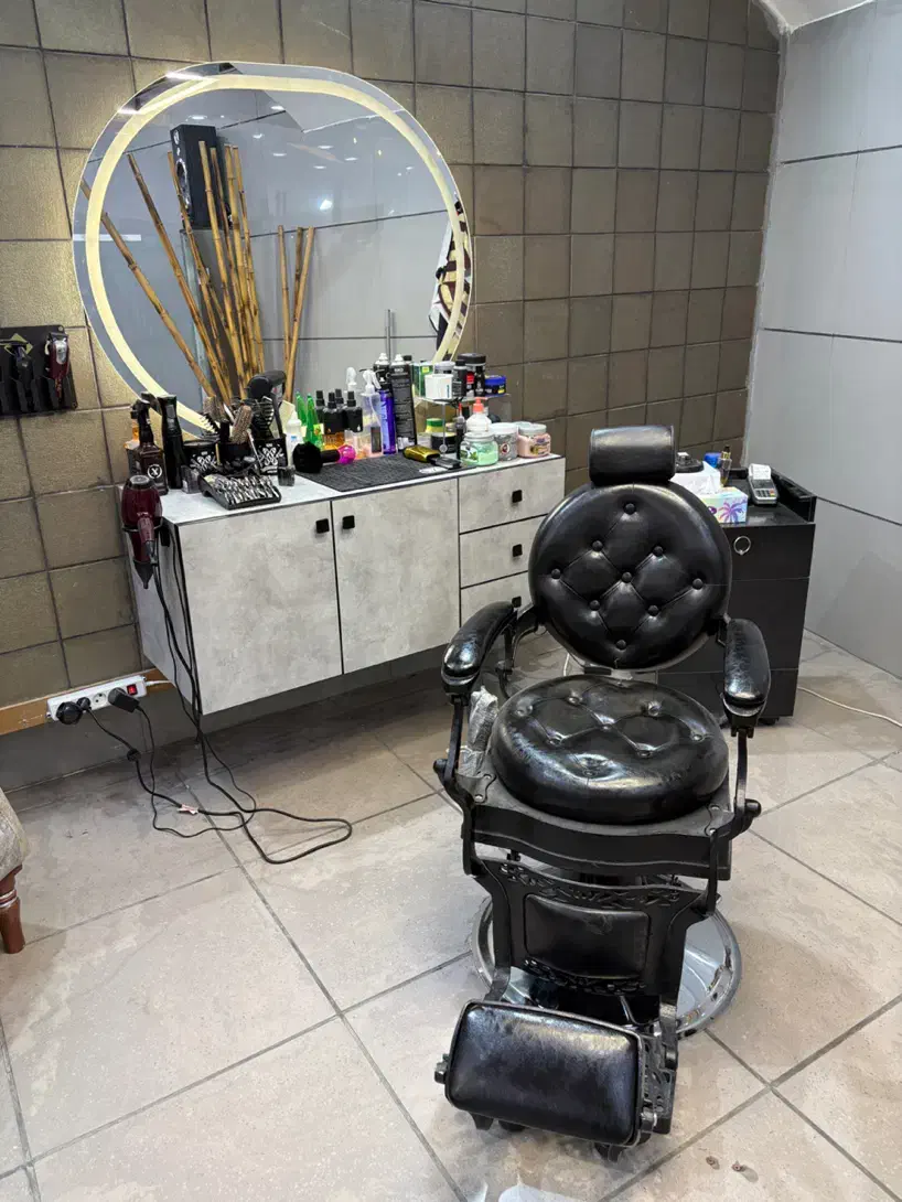 نیازمند به همکار آرایشگر مرد (کرایه صندلی)|استخدام درمانی، زیبایی، بهداشتی|شیراز, قدوسی غربی|دیوار