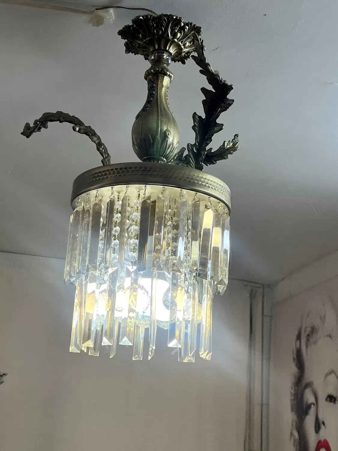 یک جفت لوستر برنجی|لوستر و چراغ آویز|آباده, |دیوار