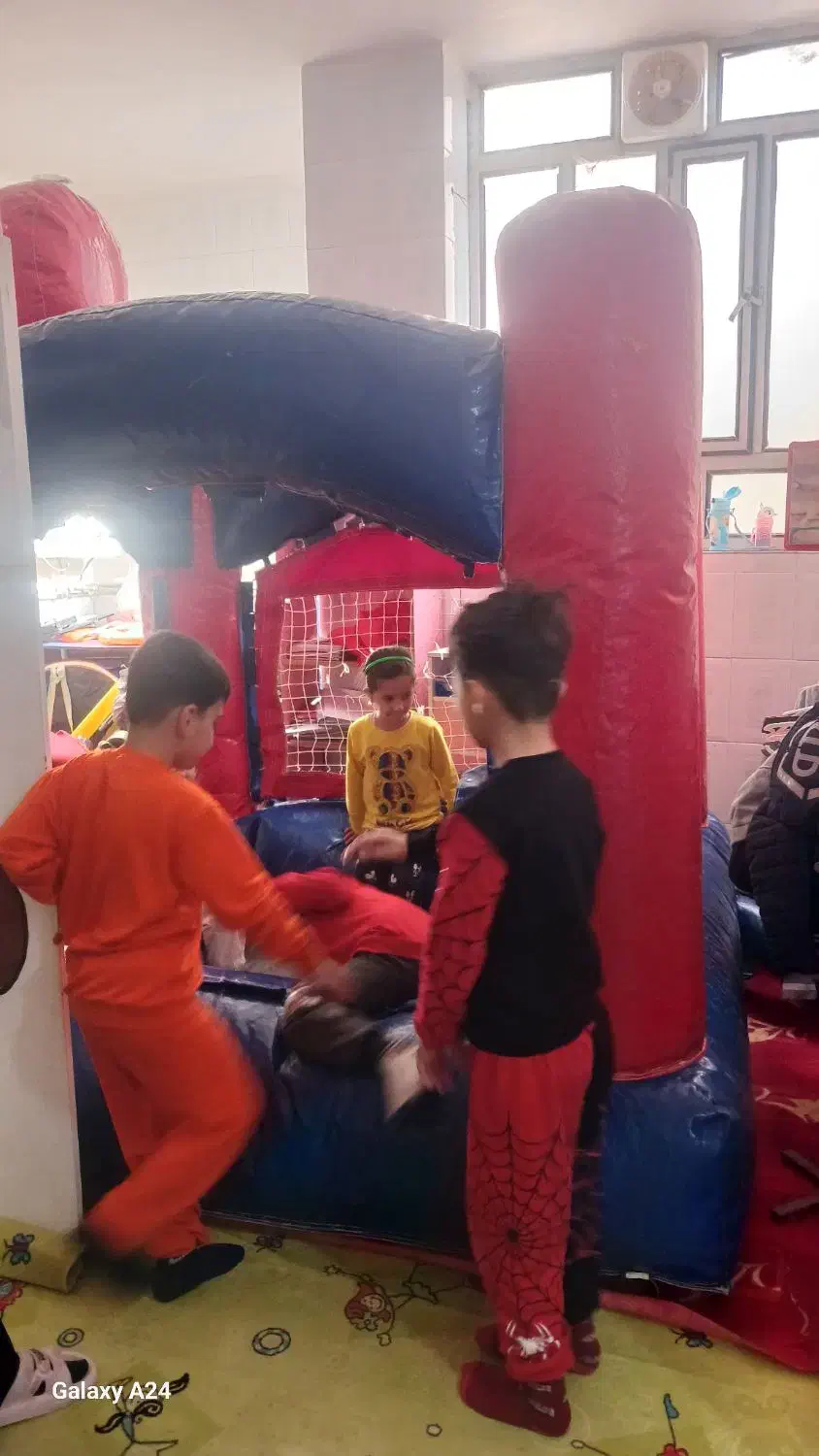 قصر بادی...توپ بازی|اسباببازی|ایوان, |دیوار