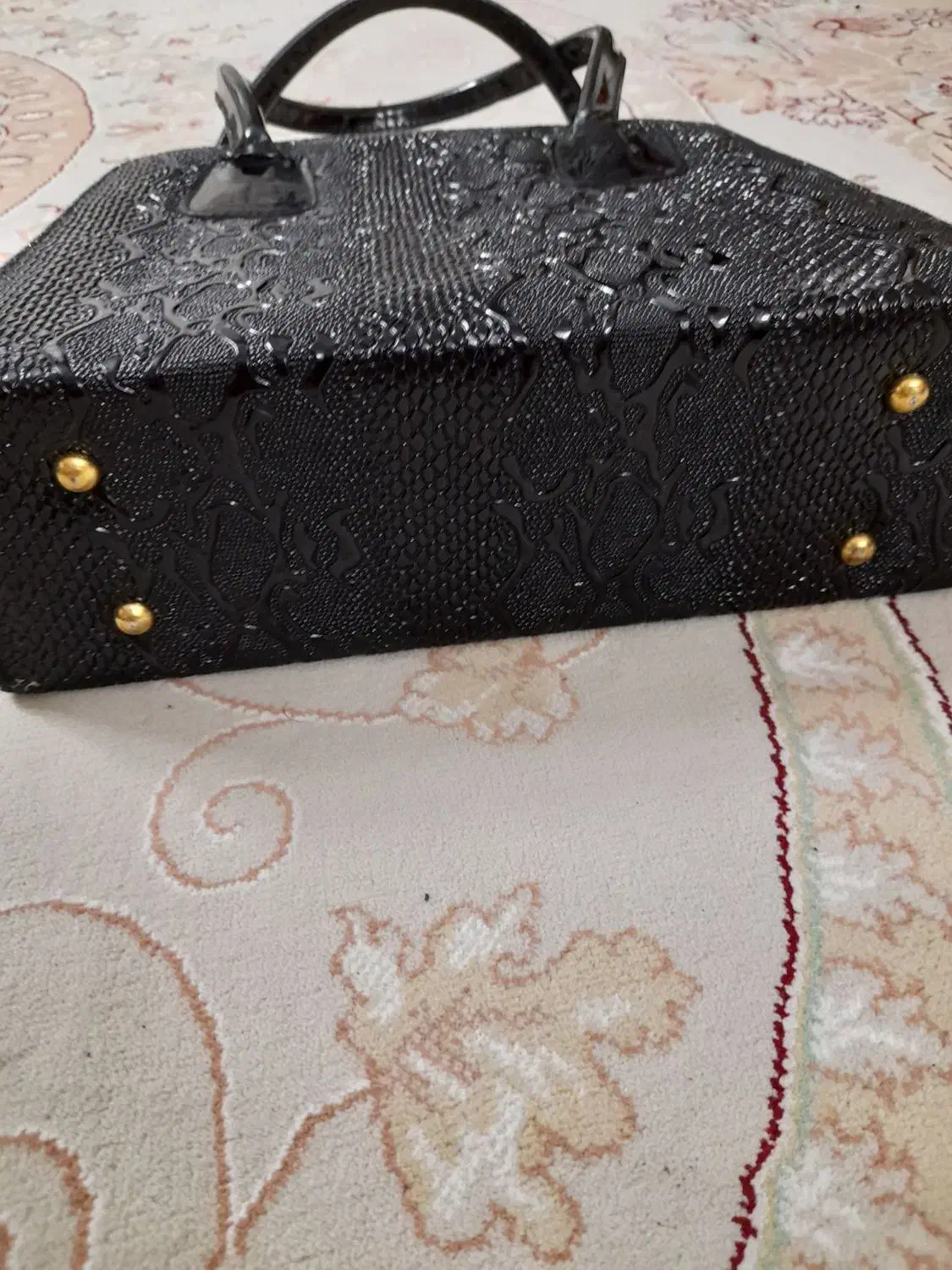 کیف مجلسی ورنی|کیف، کفش، کمربند|اندیشه, اندیشه فاز ۲|دیوار