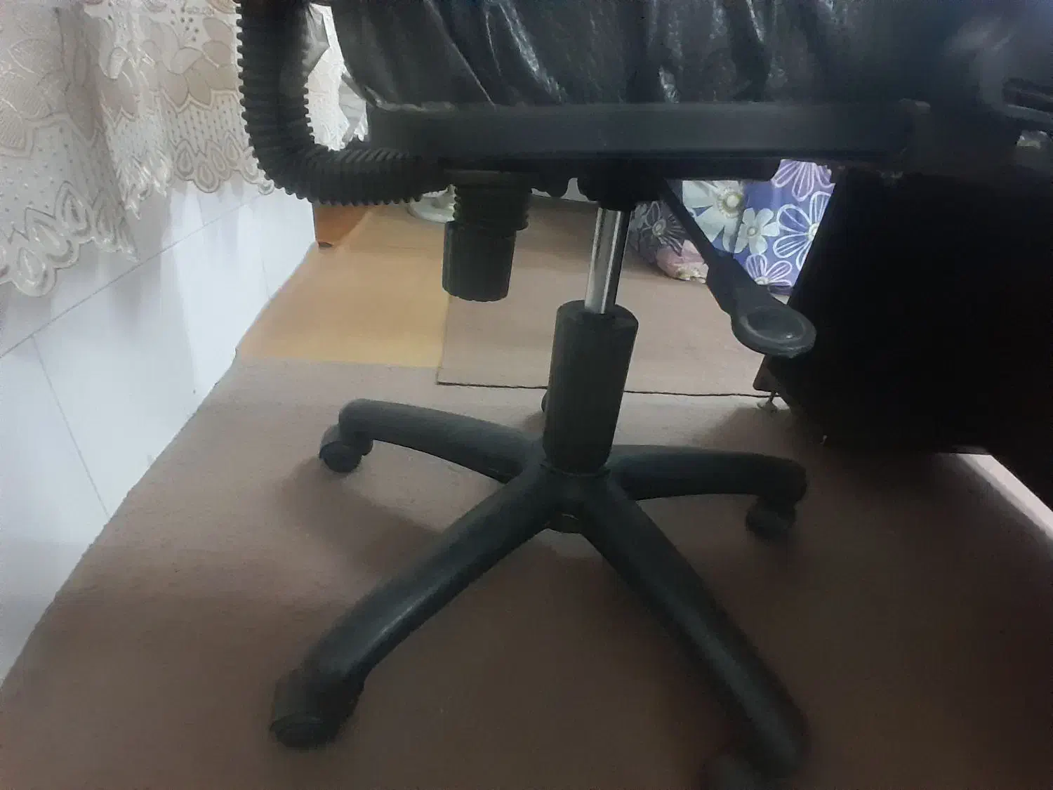 میز کامپیوتر با صندلی چرخان در حد نو|مبلمان اداری|قم, نیروگاه|دیوار