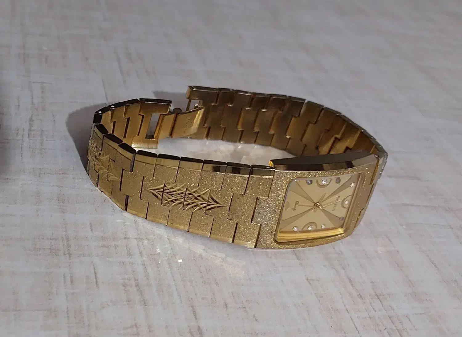 ساعت مچی|ساعت|اهر, |دیوار