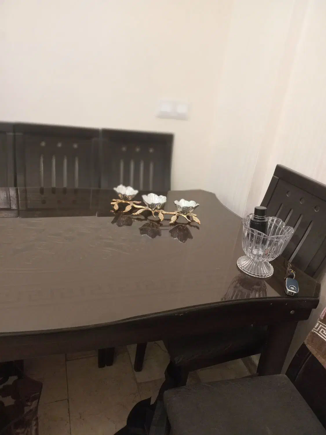 میز ناهار خوری 6 نفره سالم وتمیز هیچ شکستگی نداره|میز و صندلی غذاخوری|تهران, امامت|دیوار