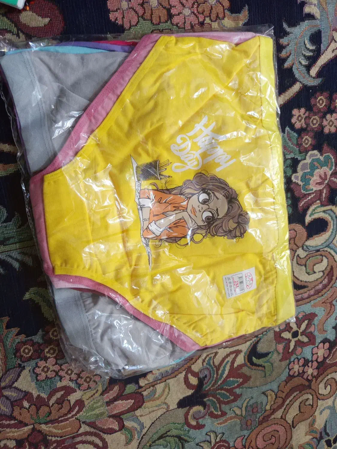 لباس زیر|لباس|مهریز, |دیوار