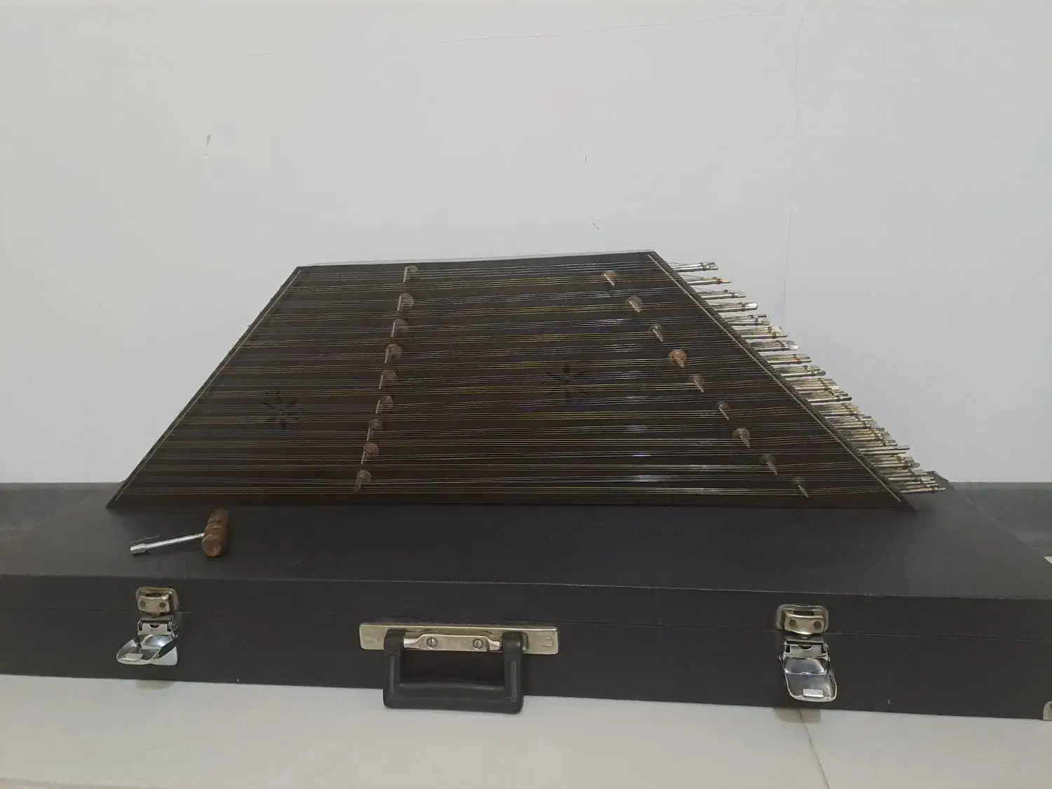 سنتور قدیمی در حد نو|سازهای سنتی|قزوین, |دیوار