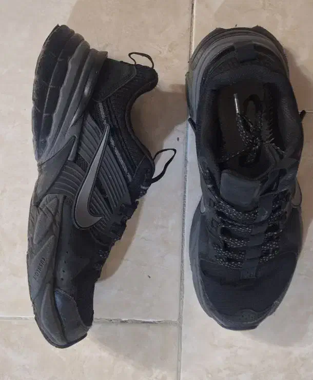 کتونی نایک کارکرده|کیف، کفش، کمربند|اراک, |دیوار