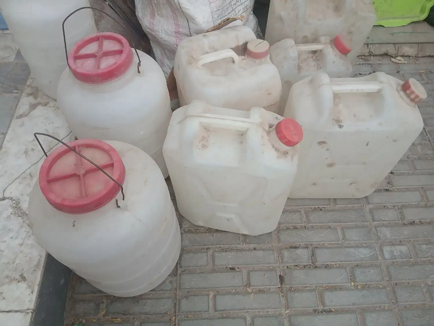 گالن آب|ظروف نگهدارنده، پلاستیکی، یکبارمصرف|بیرجند, |دیوار