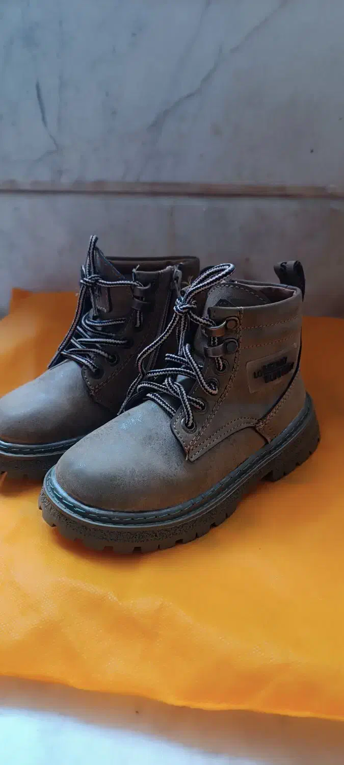 نیم بوت|کفش و لباس بچه|قم, باجک دو|دیوار