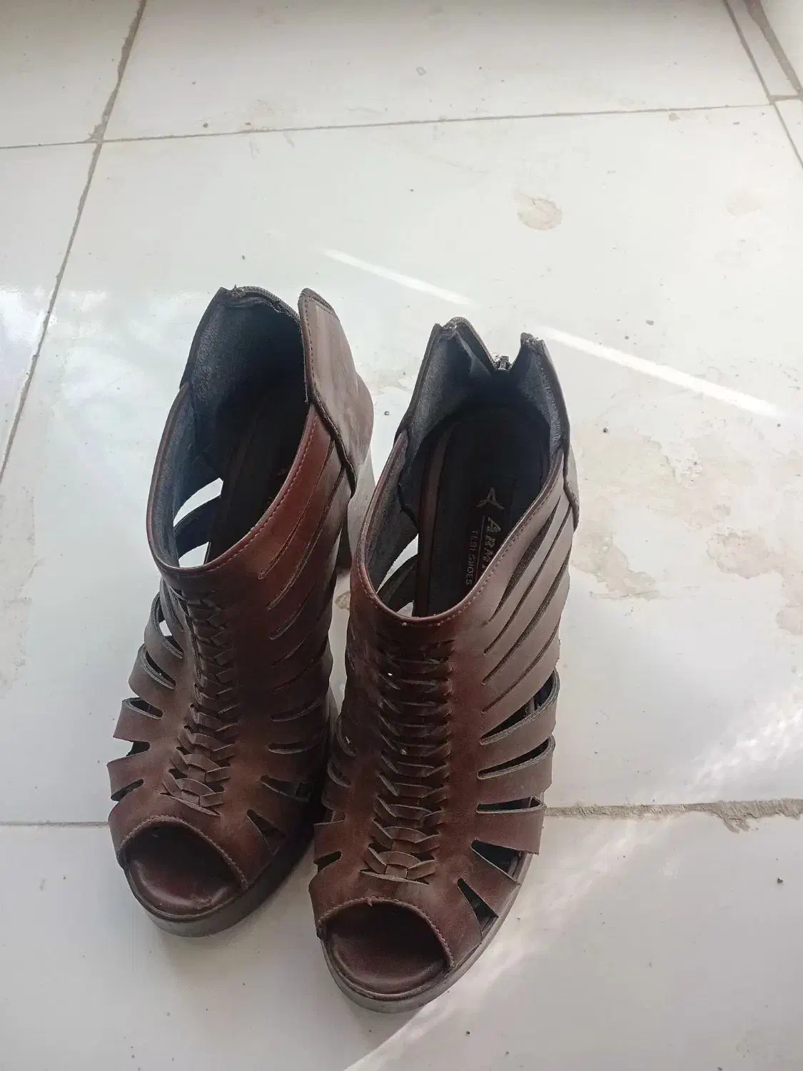 کفش|کیف، کفش، کمربند|جوانرود, |دیوار