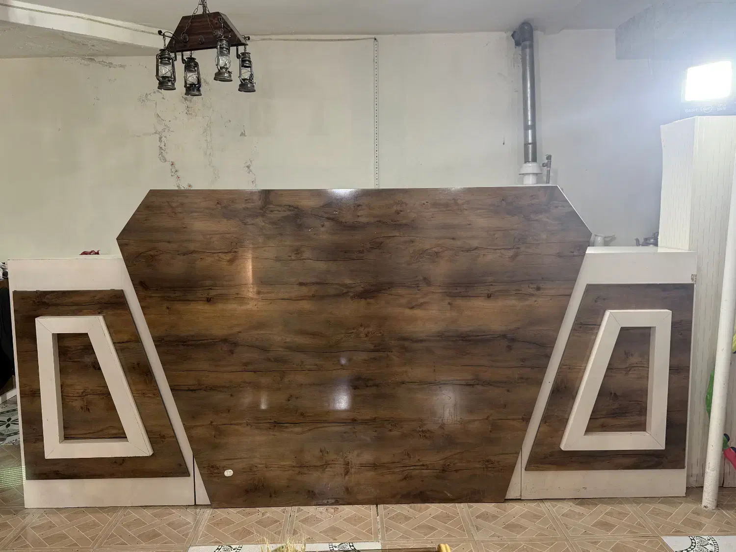 میز پیش خوان|دفتر کار|بازرگان, |دیوار