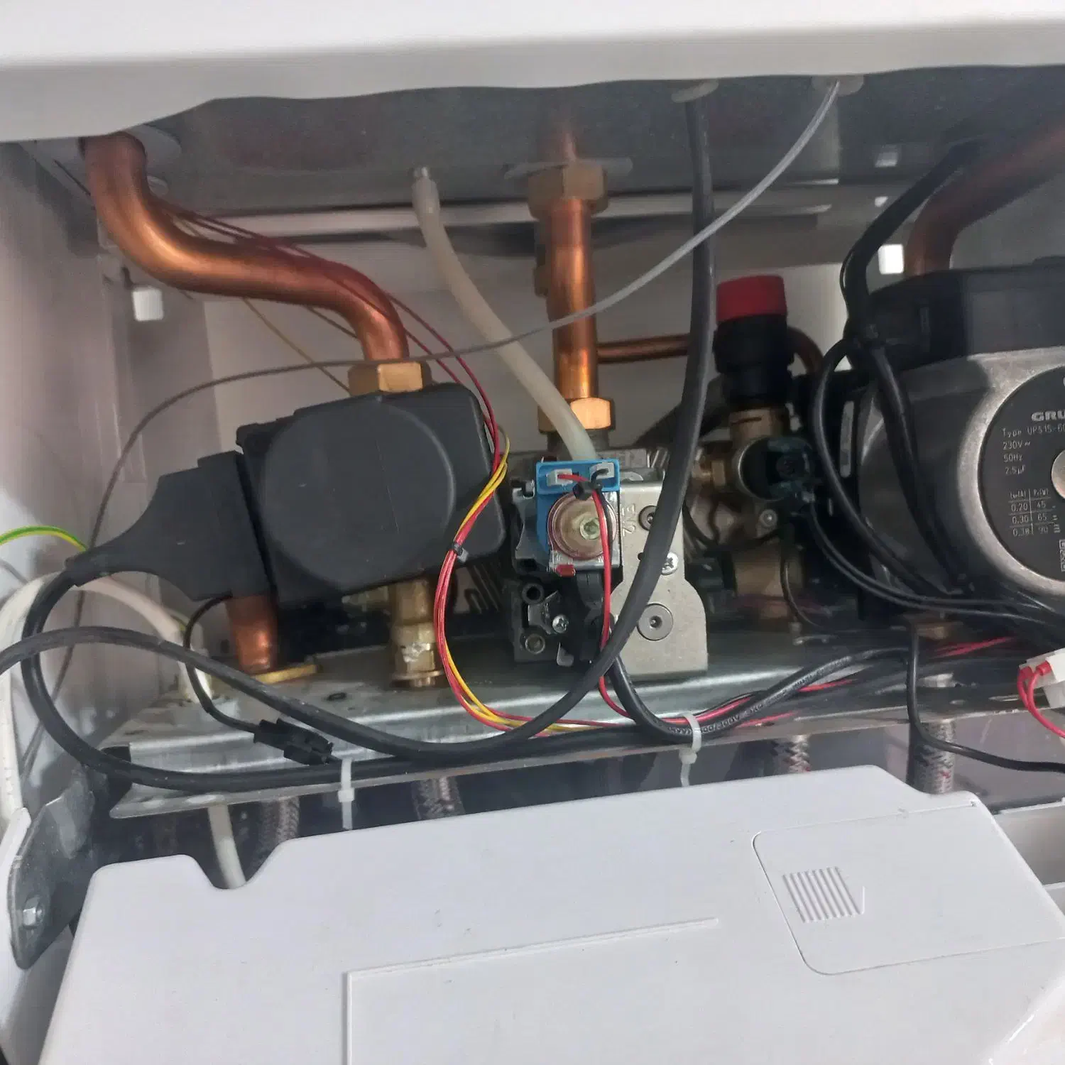 تعمیر وسرویس پکیج وآبگرمکن دیواری|خدمات پیشه و مهارت|مشهد, ایثارگران|دیوار