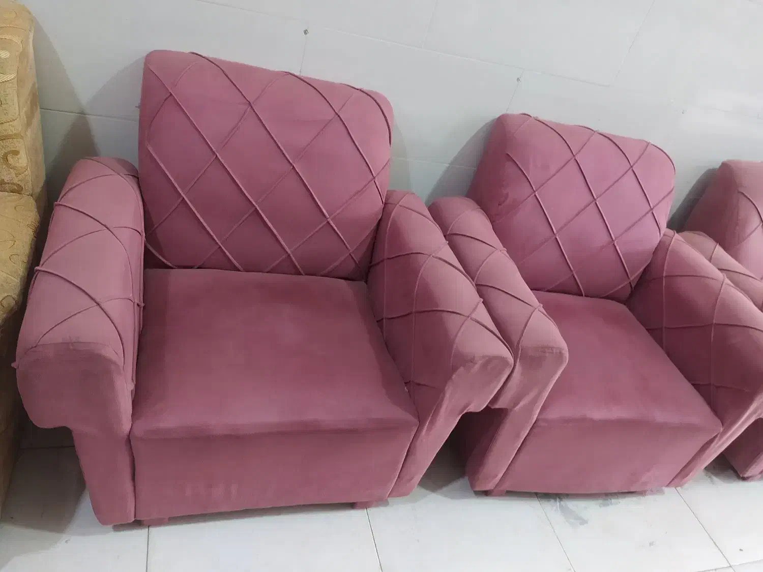 مبلمان پنج نفر سالم تضمین|مبلمان خانگی و میز عسلی|رشت, قاسمیه|دیوار