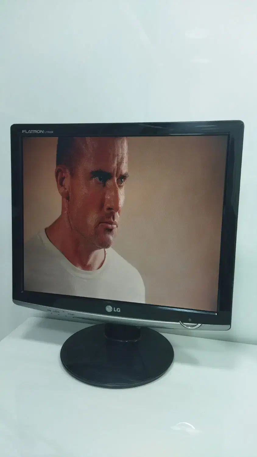 مانیتور 17 اینچ ال جی LG|قطعات و لوازم جانبی رایانه|قم, سید معصوم|دیوار