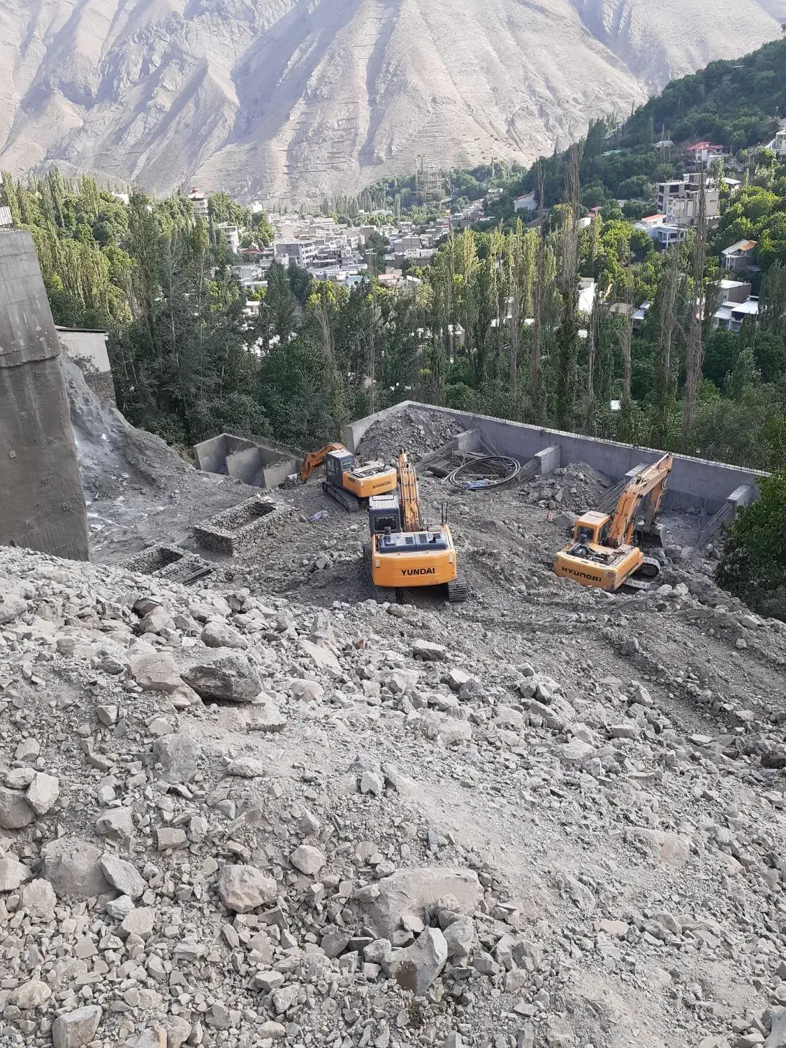 اجاره بیل مکانیکی زنجیری هیوندا ۲۱۰همراه پیکور|خدمات حمل و نقل|ری, شهادت|دیوار