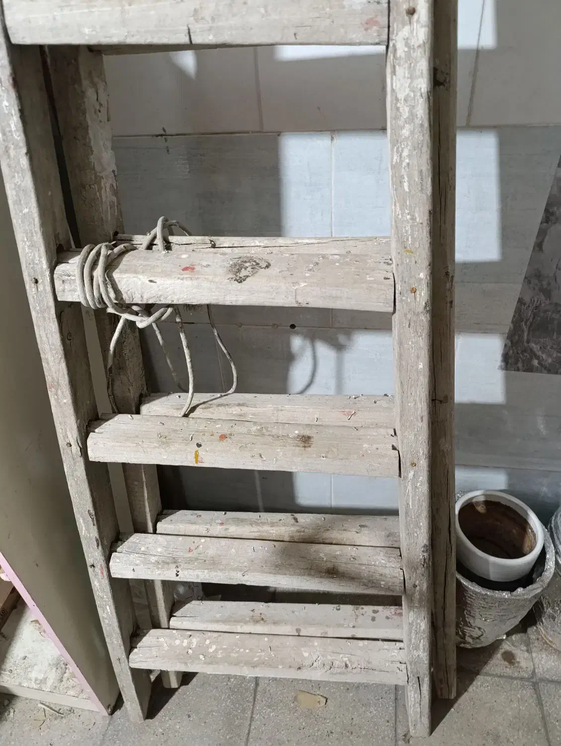 نردبان چوبی و تخته بنایی|مصالح و تجهیزات ساختمان|کاشان, فاز ۲ ناجی آباد|دیوار